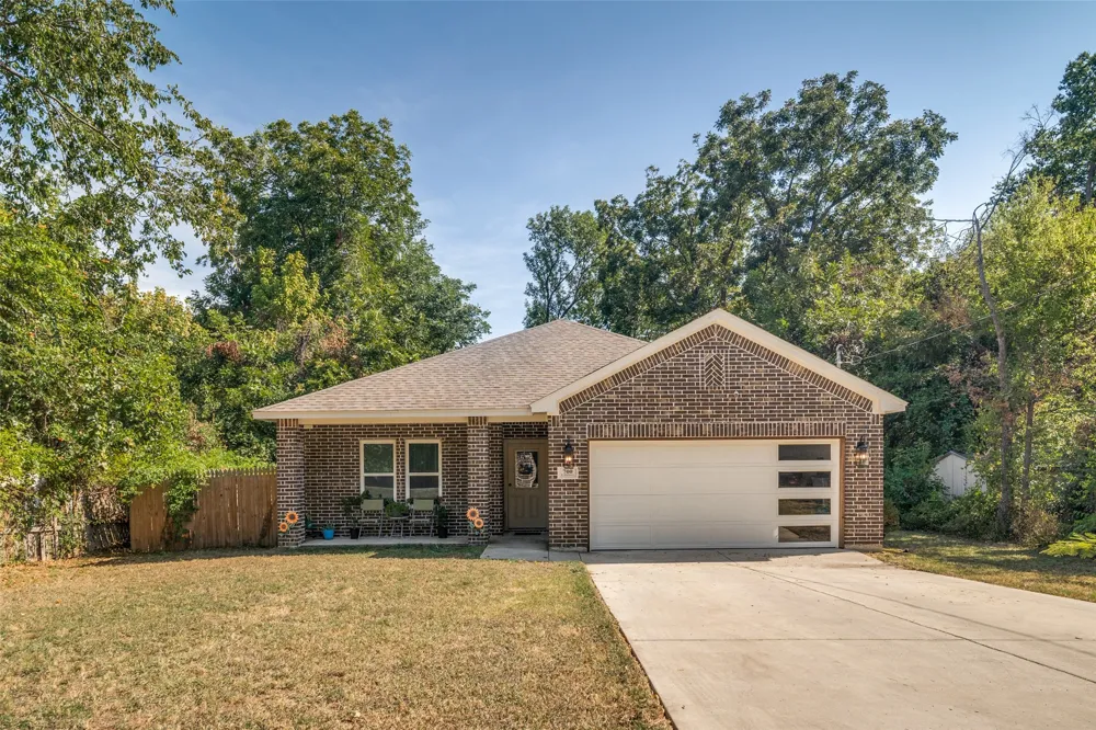 700 E Hickory Street Kaufman, TX 75142