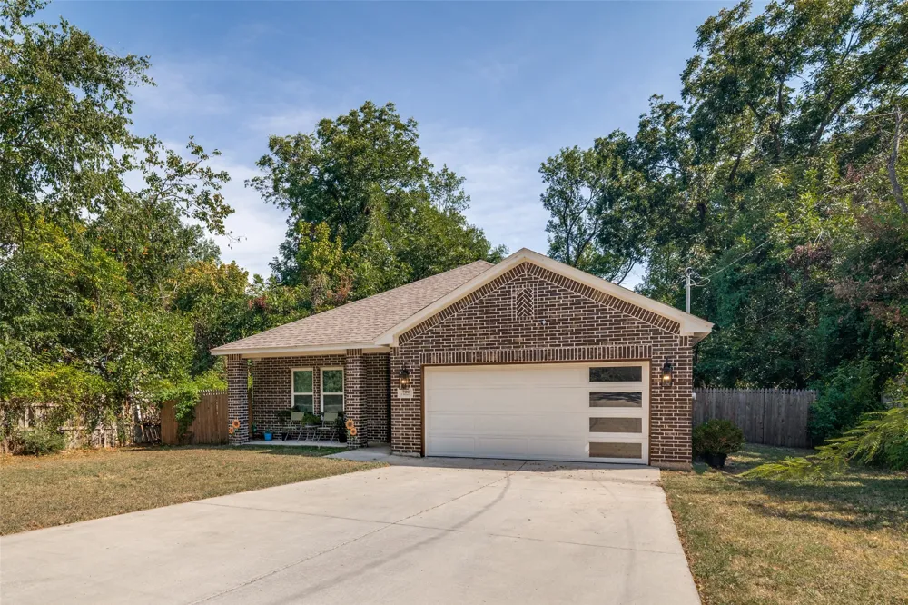 700 E Hickory Street Kaufman, TX 75142