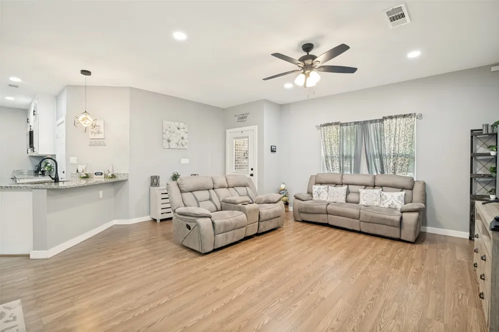 700 E Hickory Street Kaufman, TX 75142