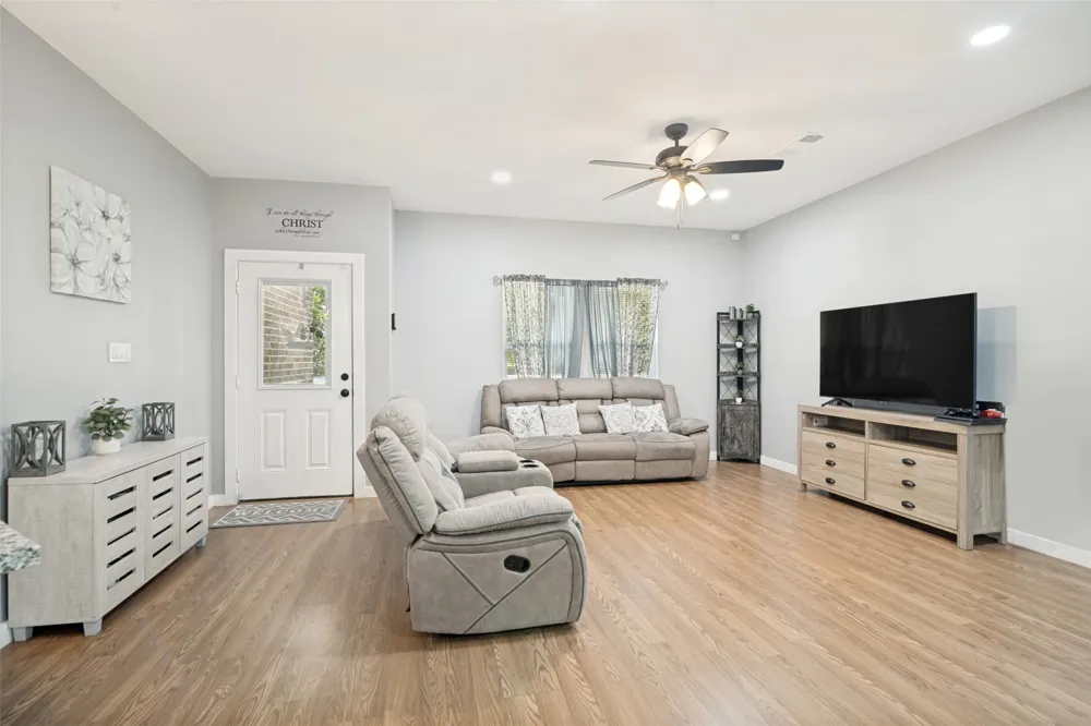 700 E Hickory Street Kaufman, TX 75142
