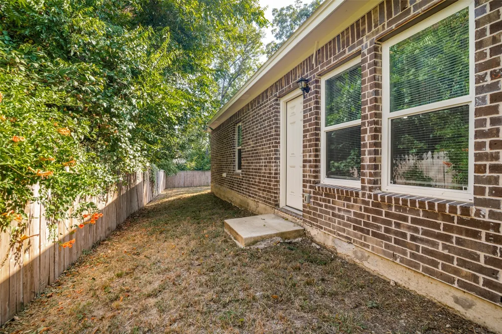 700 E Hickory Street Kaufman, TX 75142
