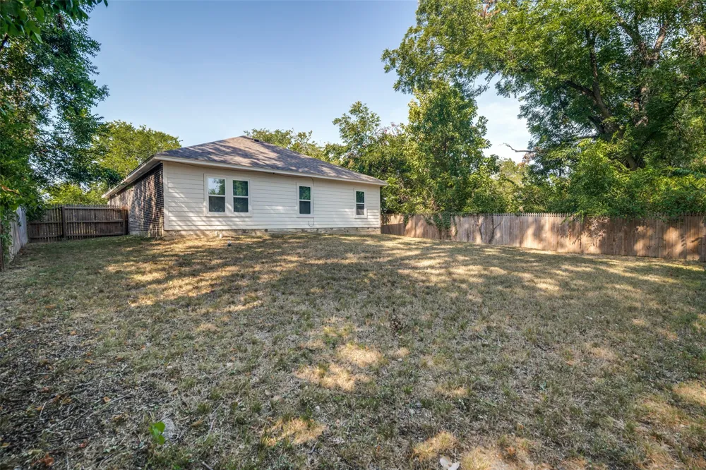 700 E Hickory Street Kaufman, TX 75142