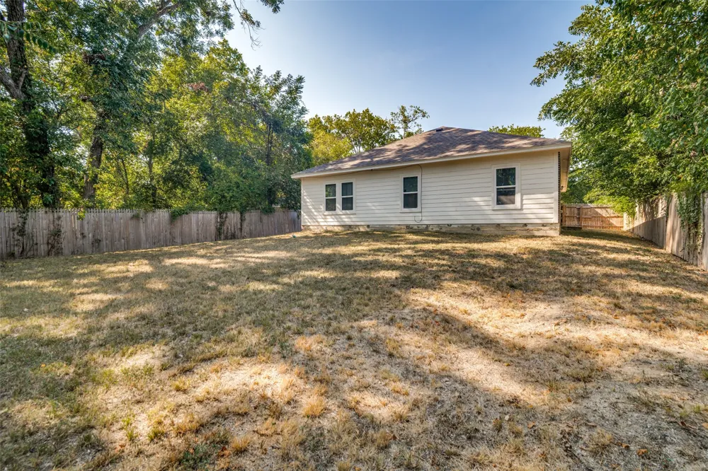 700 E Hickory Street Kaufman, TX 75142