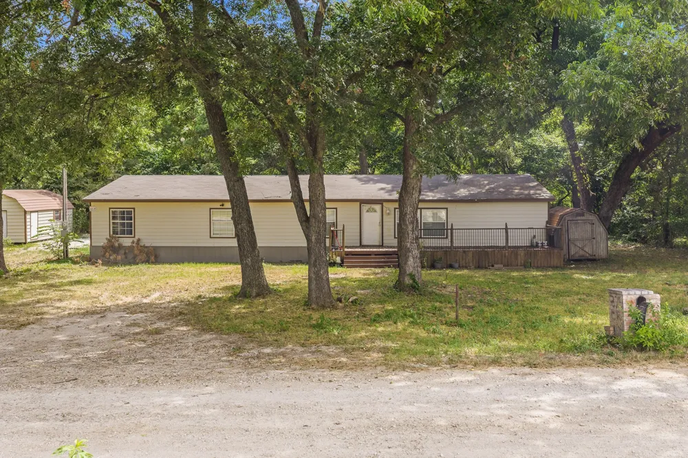 374 County Road 191 Gainesville, TX 76240