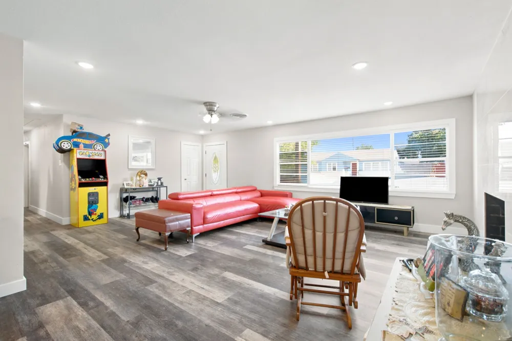 109 W 11th Street Irving, TX 75060