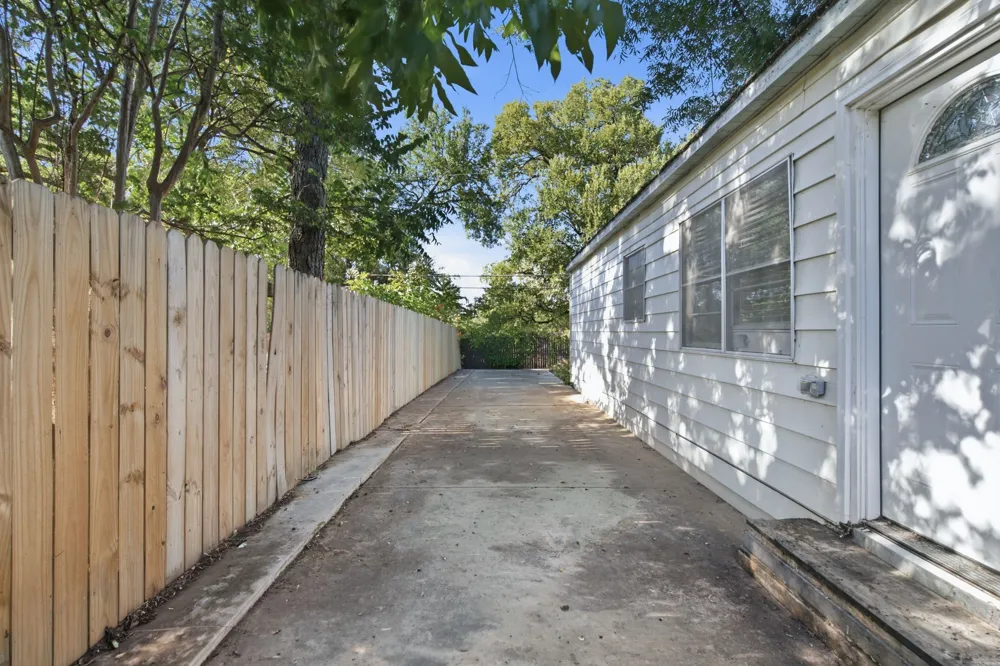 109 W 11th Street Irving, TX 75060
