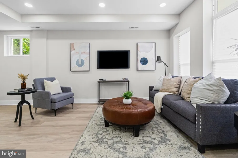 1901 LONGWOOD STREET Baltimore, MD 21216
