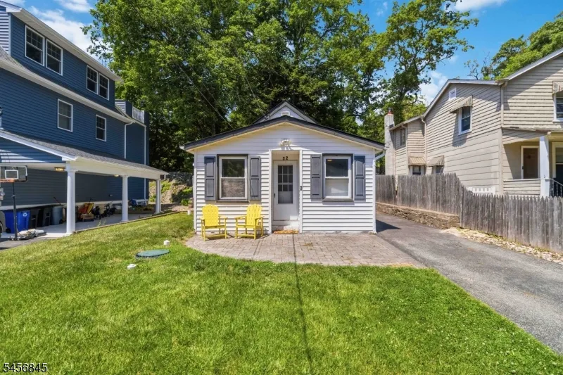 32 Schwarz Blvd Jefferson, NJ 07849