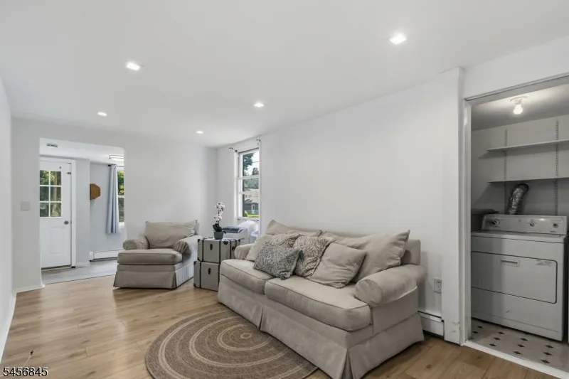 32 Schwarz Blvd Jefferson, NJ 07849