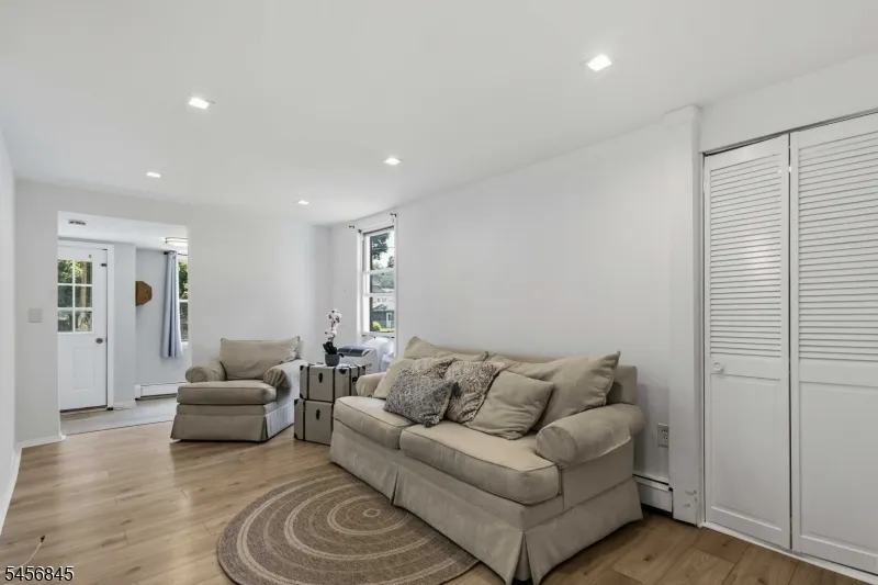 32 Schwarz Blvd Jefferson, NJ 07849