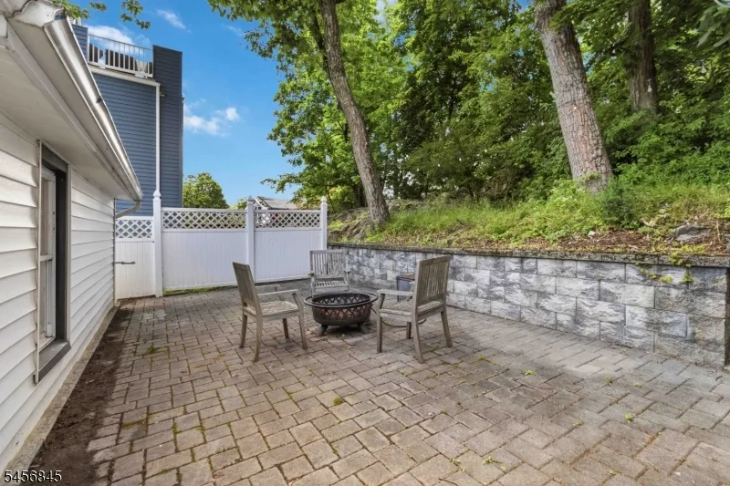 32 Schwarz Blvd Jefferson, NJ 07849