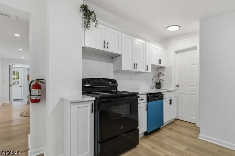 32 Schwarz Blvd Jefferson, NJ 07849