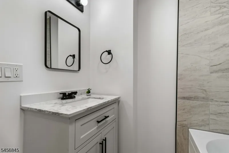32 Schwarz Blvd Jefferson, NJ 07849