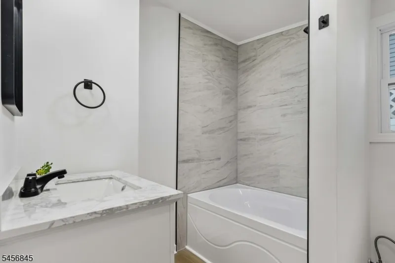 32 Schwarz Blvd Jefferson, NJ 07849
