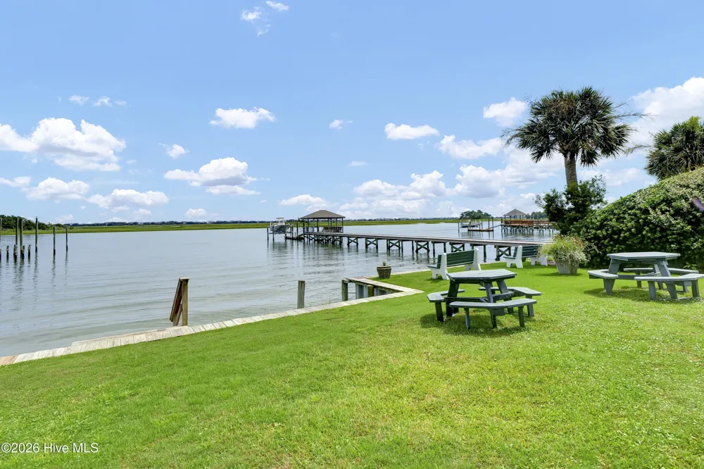 901 Saltwood Lane Wilmington, NC 28411