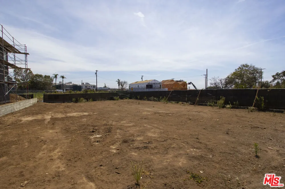 1115 Via De La Paz Los Angeles, CA 90272