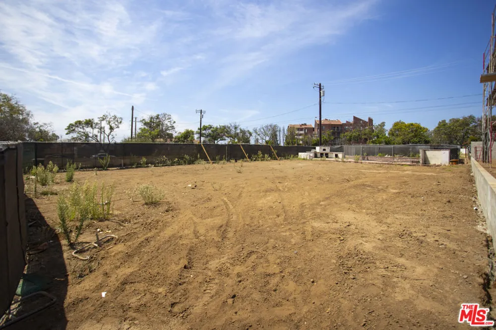 1115 Via De La Paz Los Angeles, CA 90272
