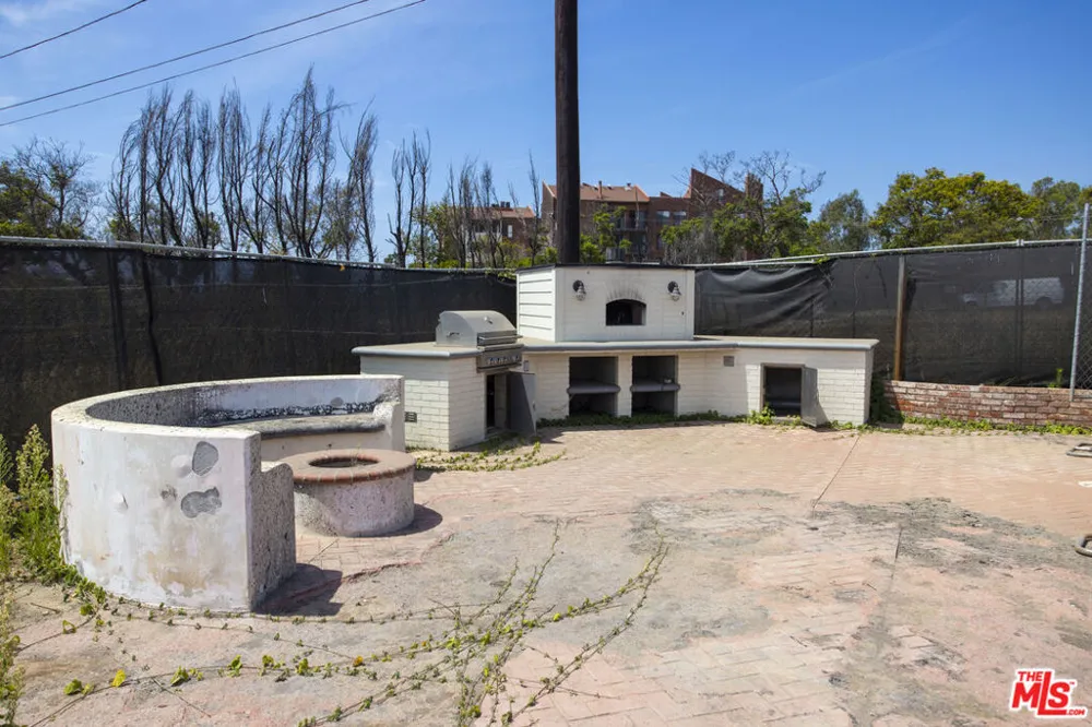 1115 Via De La Paz Los Angeles, CA 90272