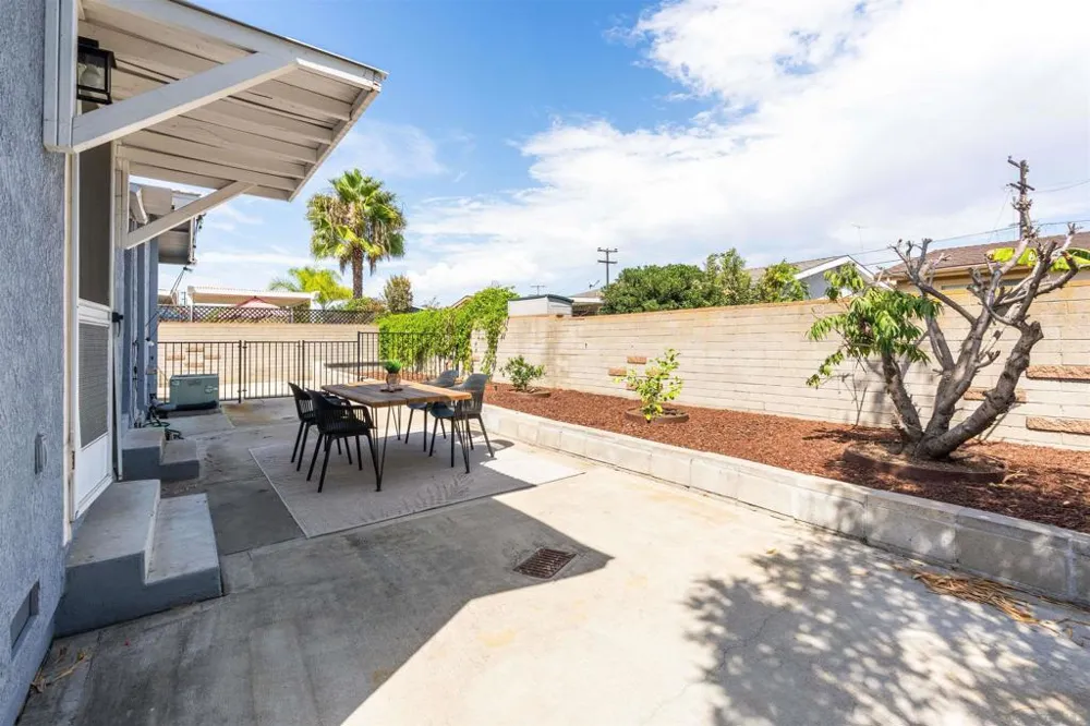 3825 Tiara St San Diego, CA 92111