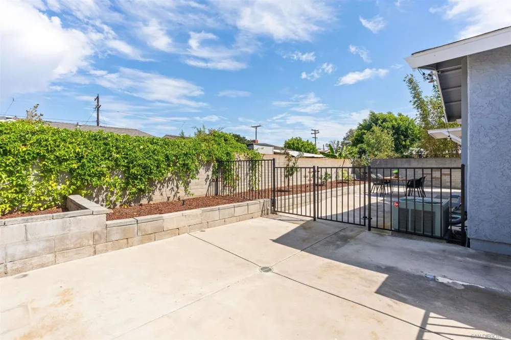 3825 Tiara St San Diego, CA 92111