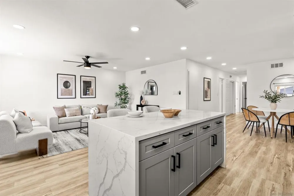 3825 Tiara St San Diego, CA 92111