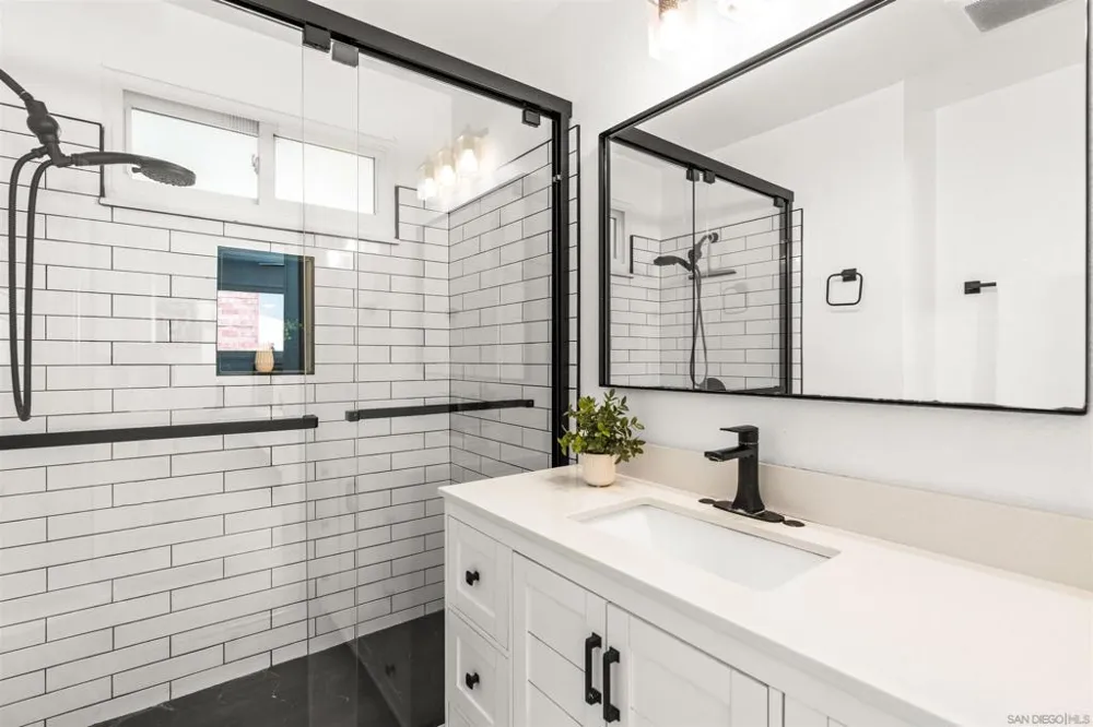 3825 Tiara St San Diego, CA 92111