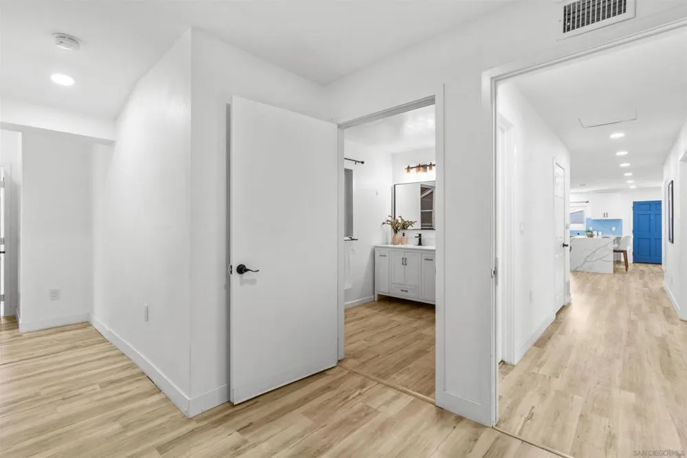 3825 Tiara St San Diego, CA 92111