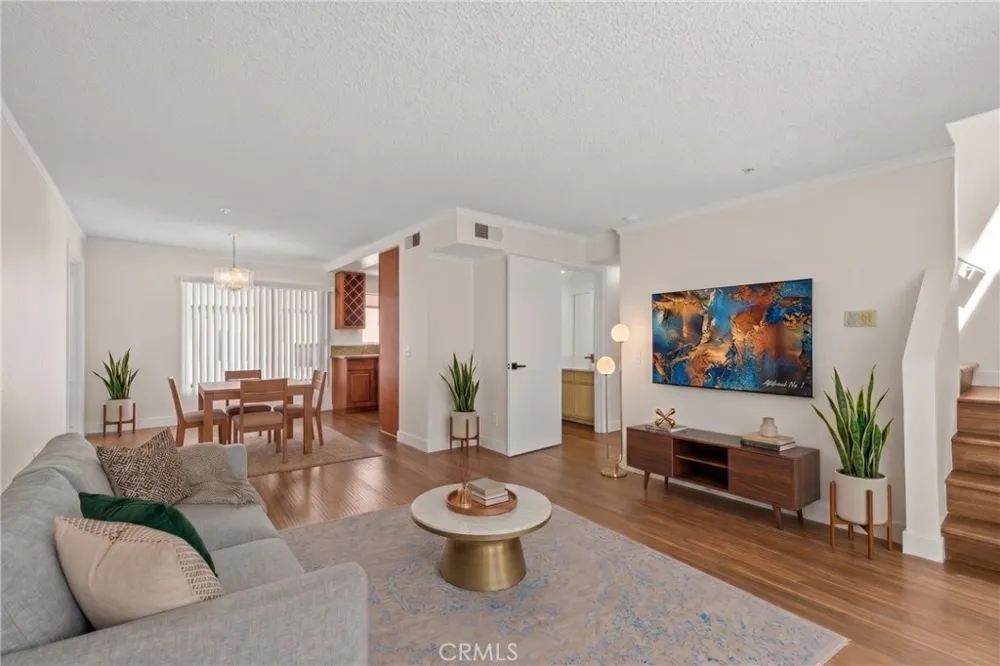 8800 Burnet Avenue #7 North Hills, CA 91343