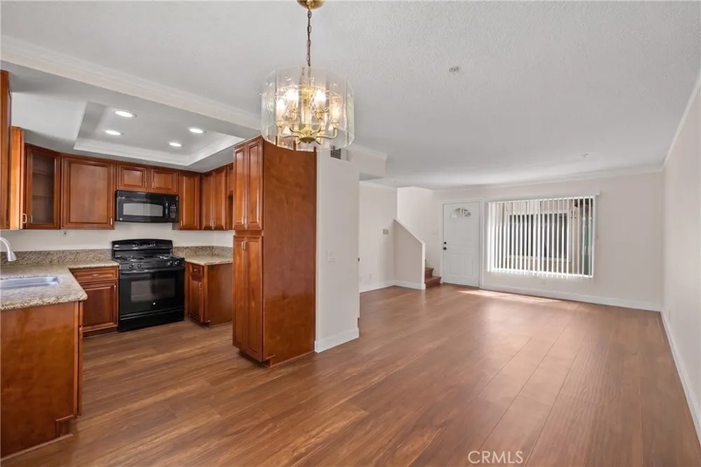 8800 Burnet Avenue #7 North Hills, CA 91343