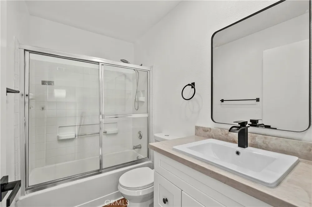 8800 Burnet Avenue #7 North Hills, CA 91343