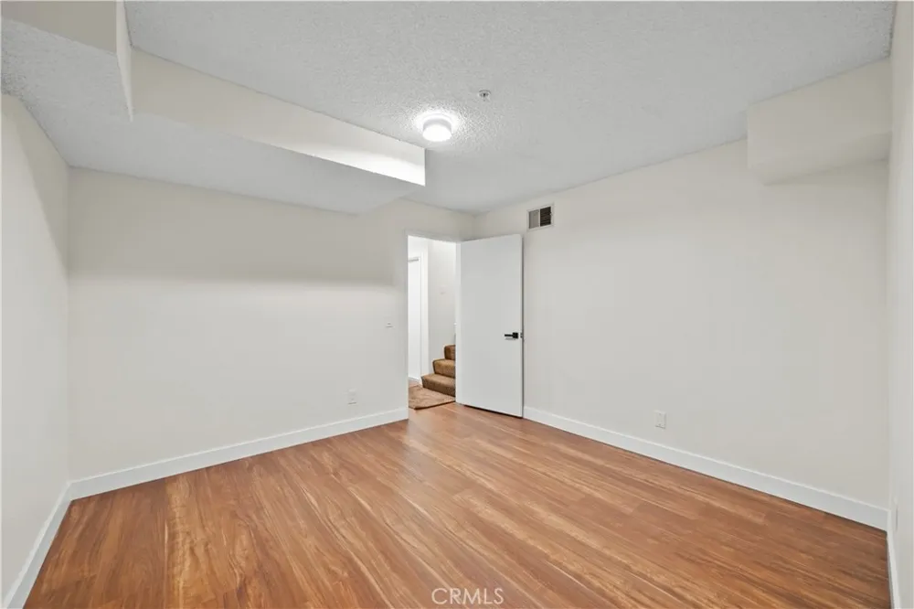 8800 Burnet Avenue #7 North Hills, CA 91343