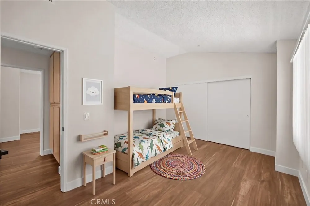 8800 Burnet Avenue #7 North Hills, CA 91343