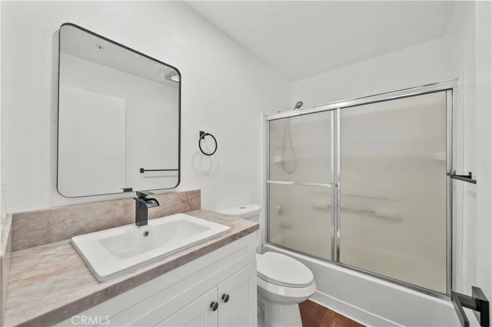 8800 Burnet Avenue #7 North Hills, CA 91343