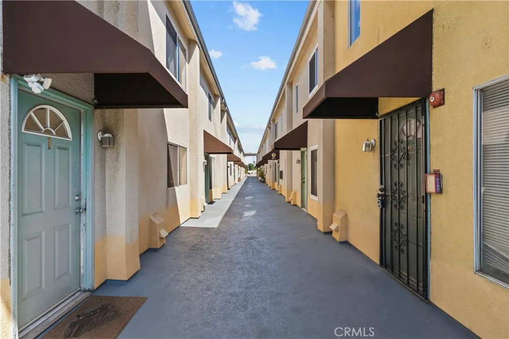 8800 Burnet Avenue #7 North Hills, CA 91343