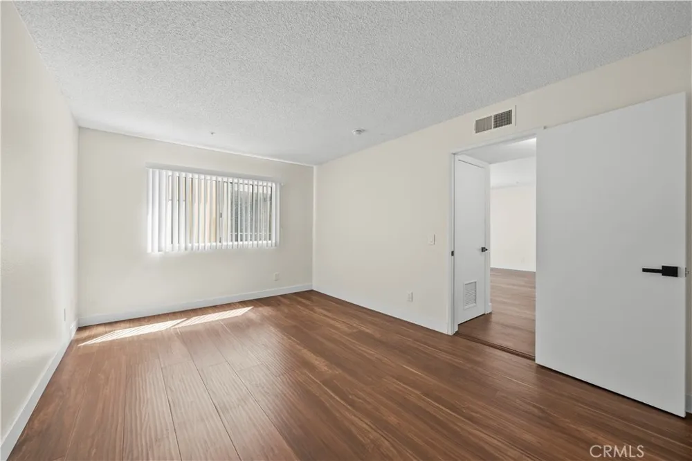 8800 Burnet Avenue #7 North Hills, CA 91343