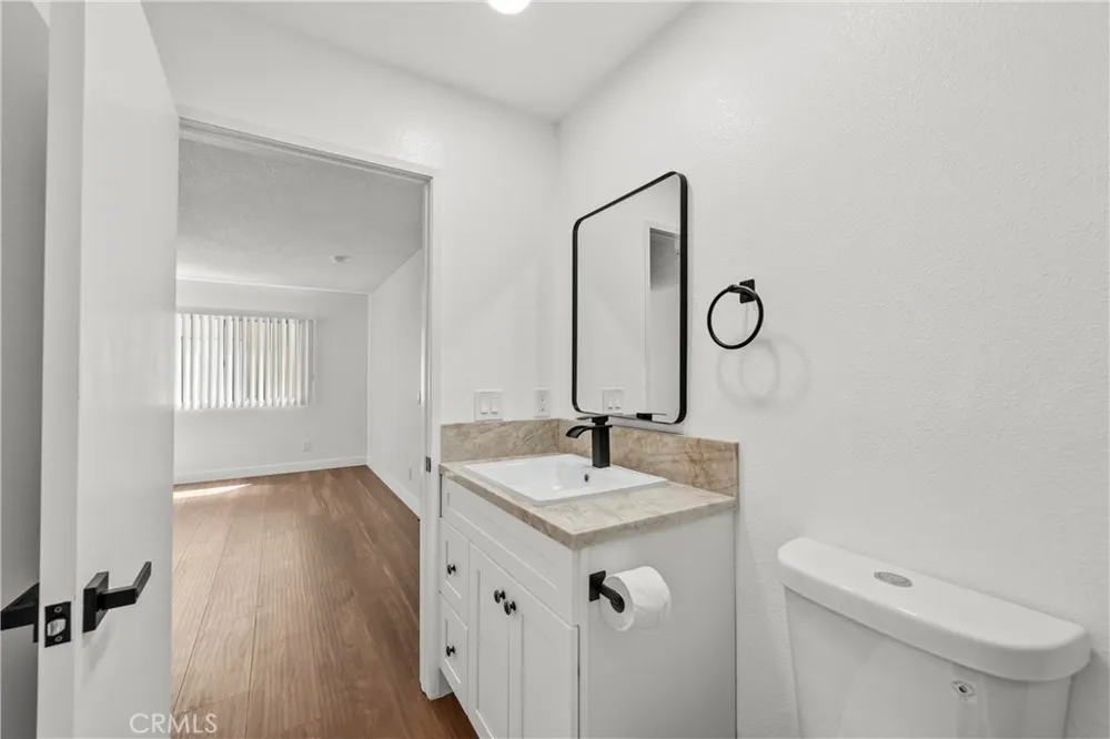 8800 Burnet Avenue #7 North Hills, CA 91343