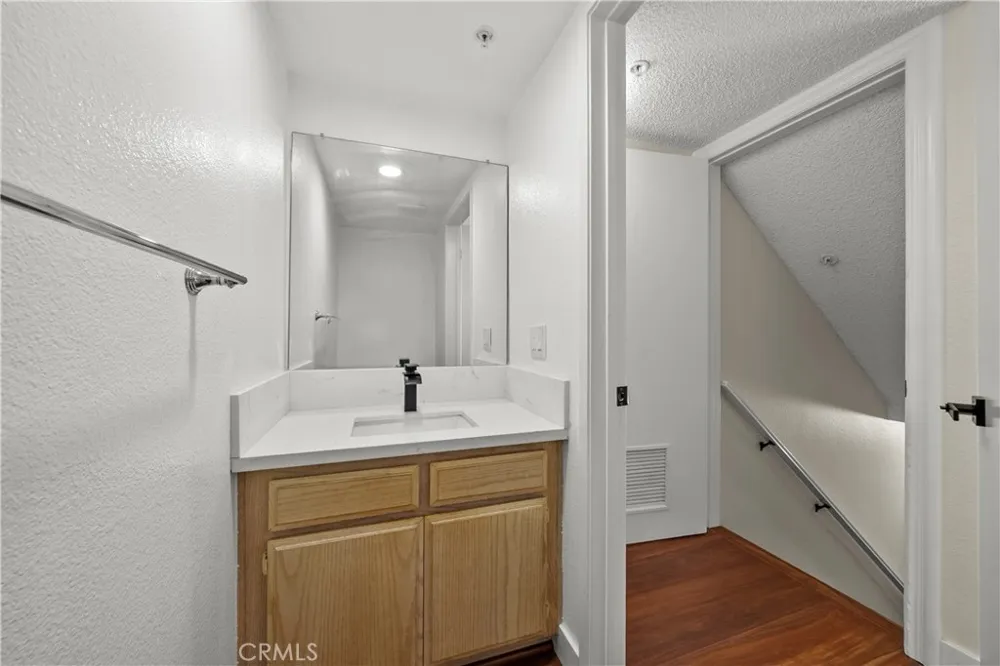 8800 Burnet Avenue #7 North Hills, CA 91343