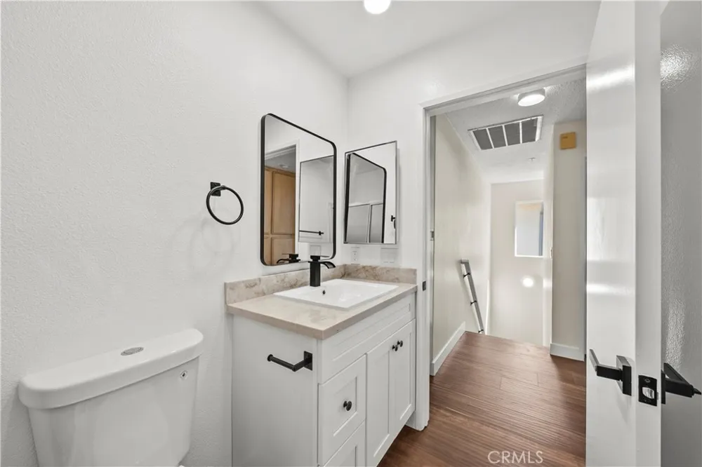 8800 Burnet Avenue #7 North Hills, CA 91343