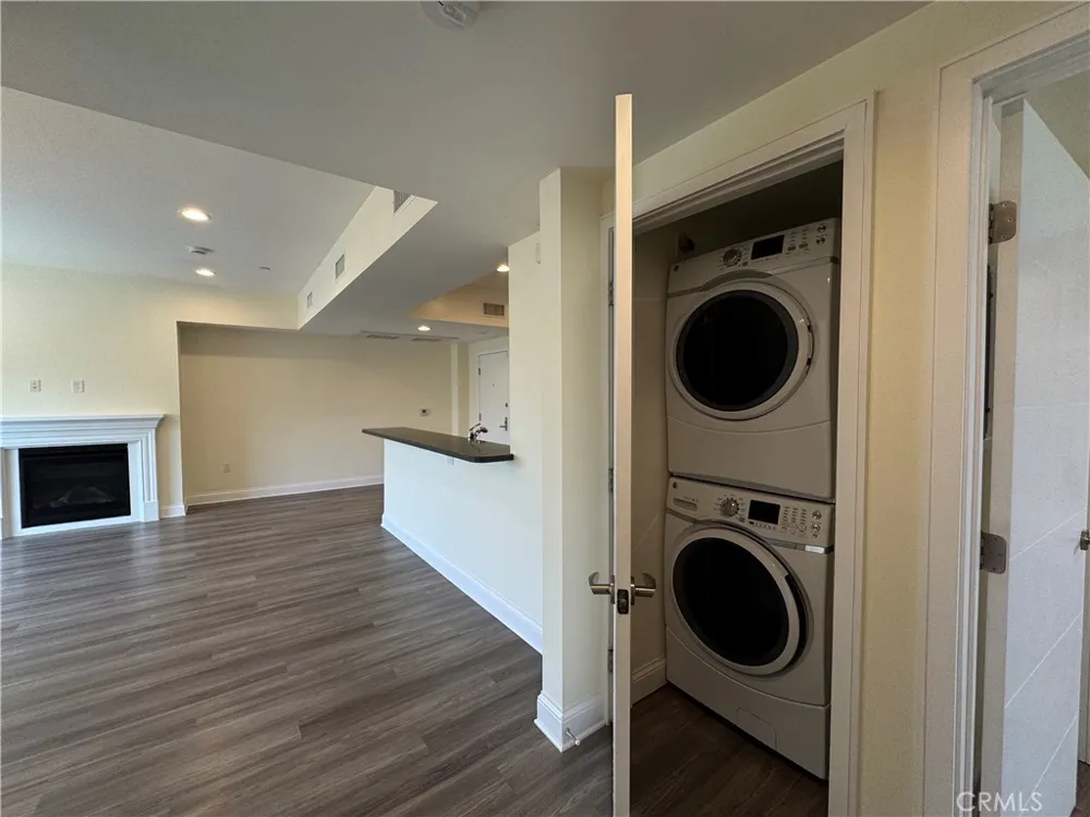 14934 Burbank Boulevard #304 Sherman Oaks, CA 91411