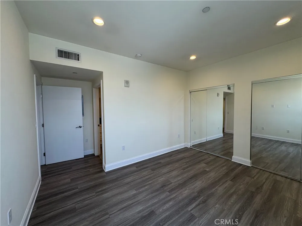 14934 Burbank Boulevard #304 Sherman Oaks, CA 91411