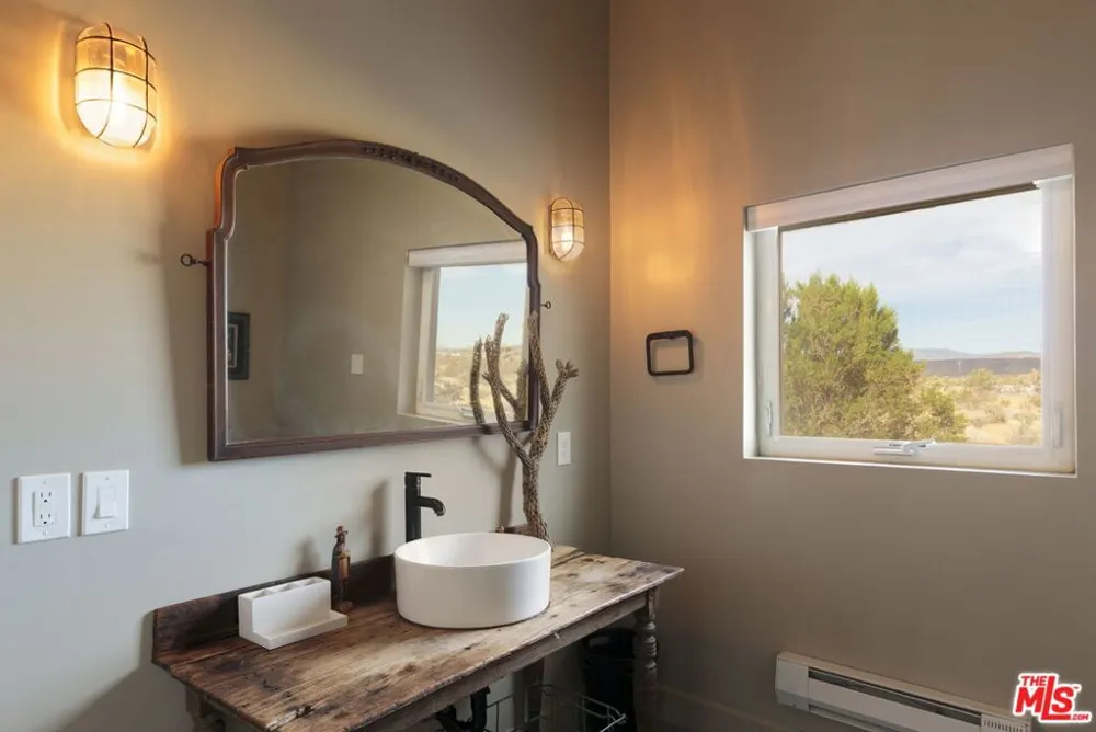 978 Hilton Avenue Yucca Valley, CA 92284