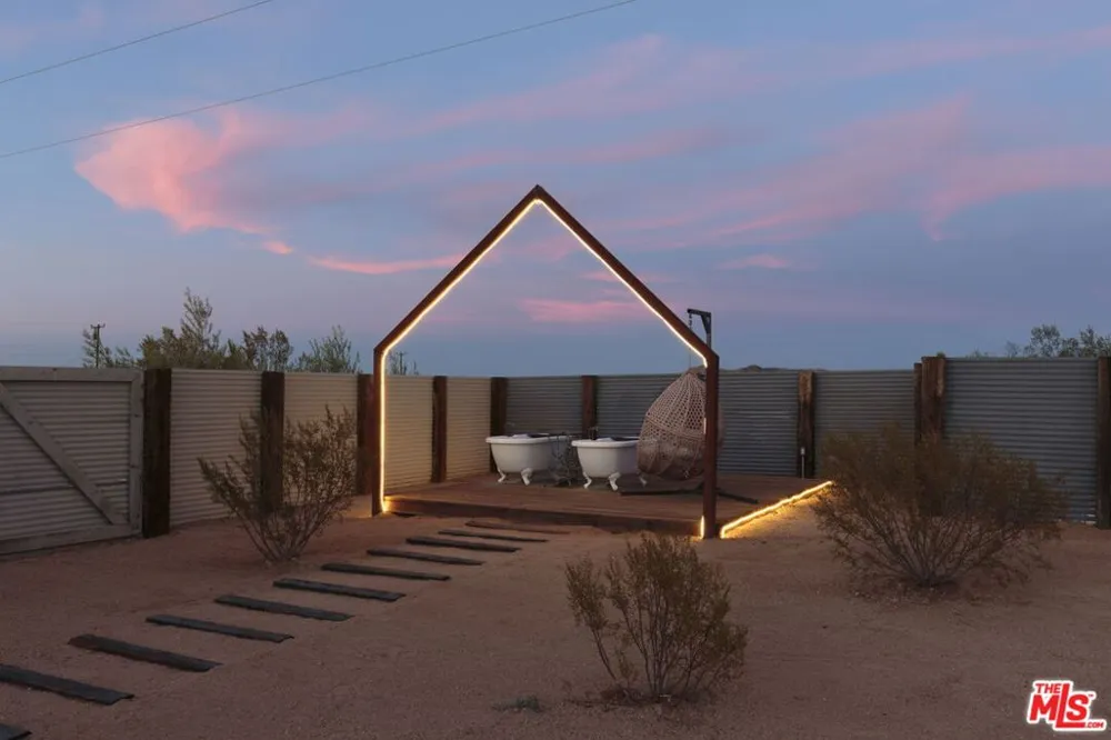 978 Hilton Avenue Yucca Valley, CA 92284