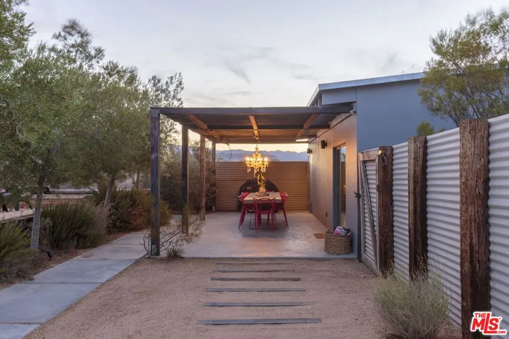 978 Hilton Avenue Yucca Valley, CA 92284