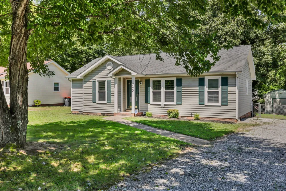 743 Spees Dr Clarksville, TN 37042