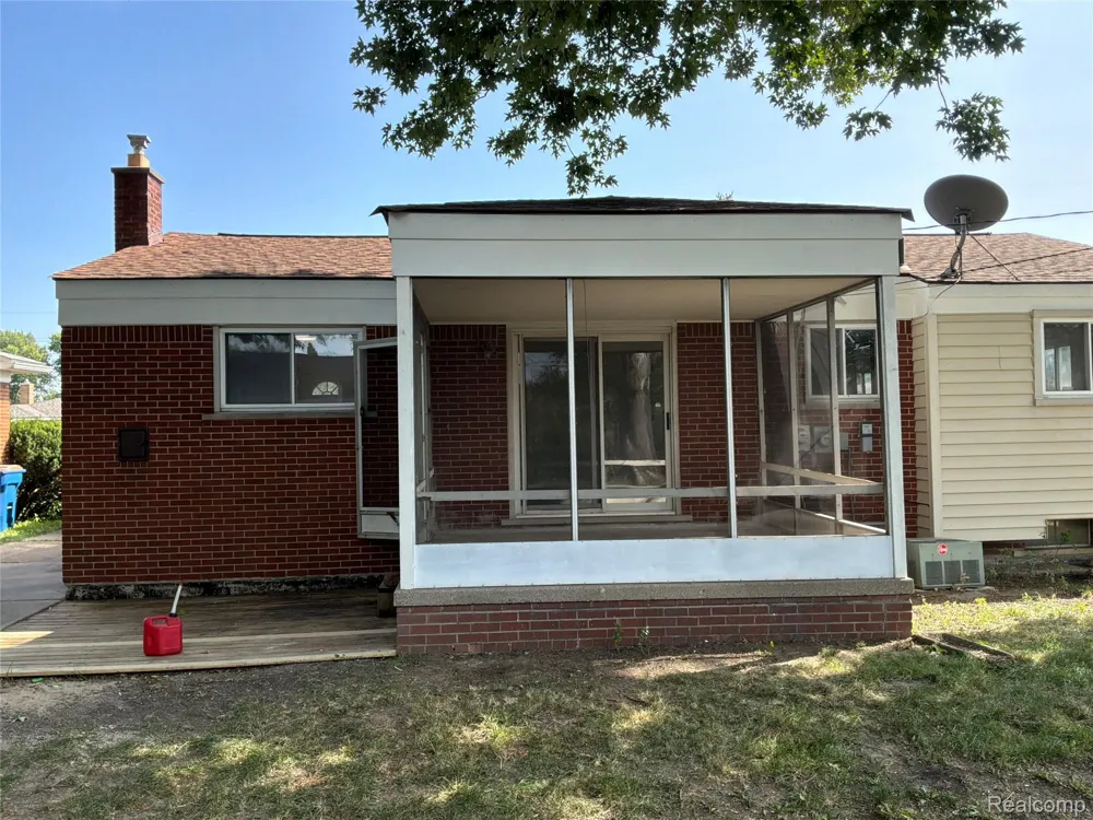 8507 Darlene Street Warren City, MI 48093