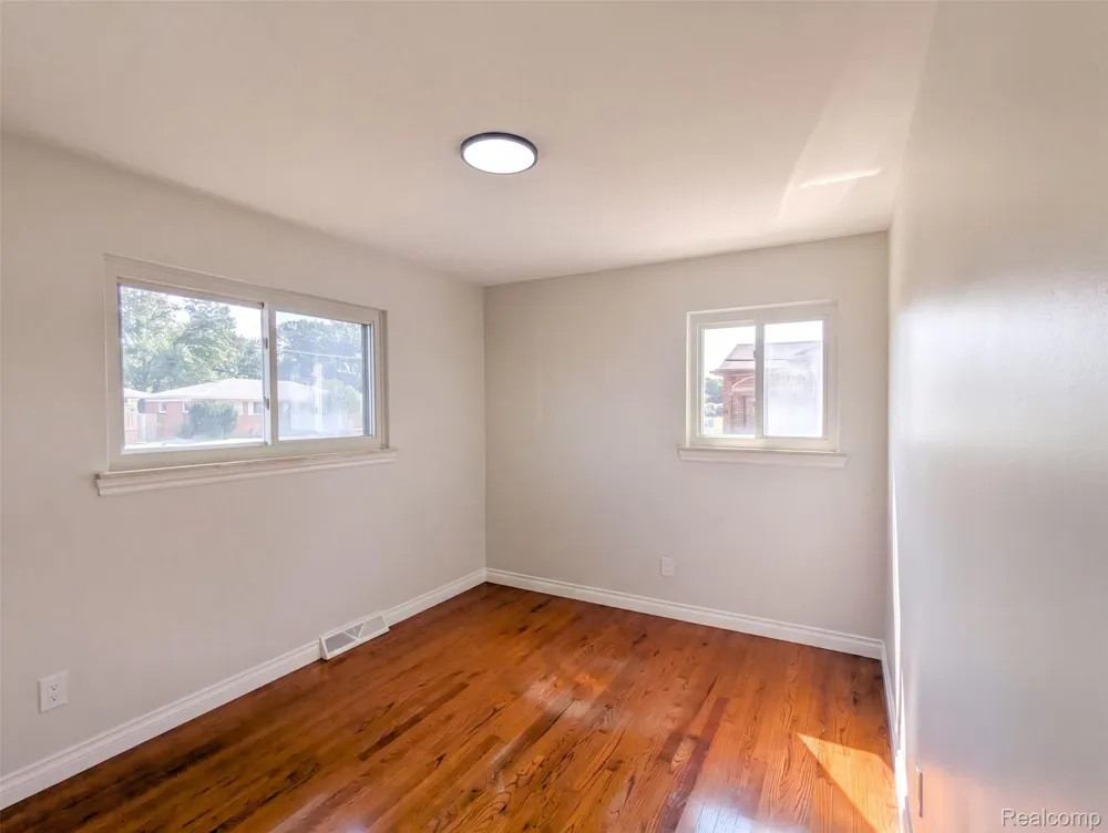 8507 Darlene Street Warren City, MI 48093