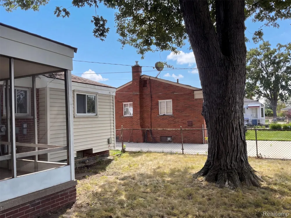 8507 Darlene Street Warren City, MI 48093