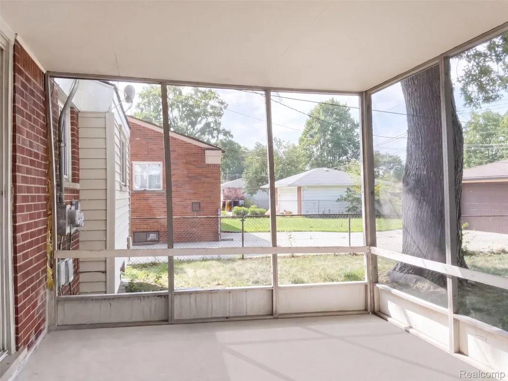8507 Darlene Street Warren City, MI 48093
