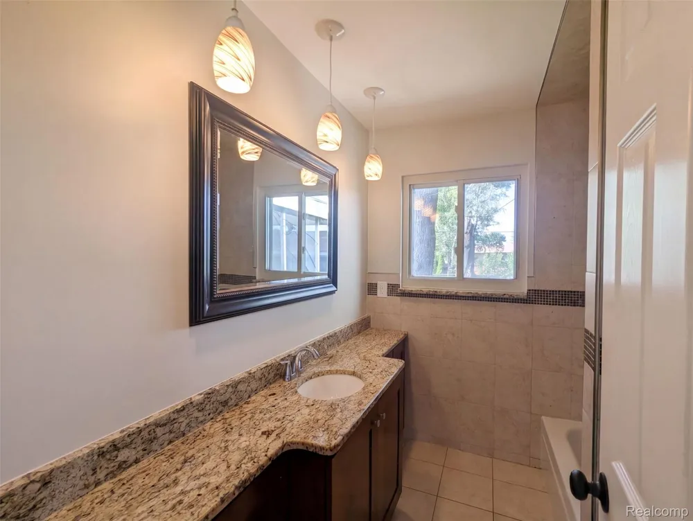 8507 Darlene Street Warren City, MI 48093