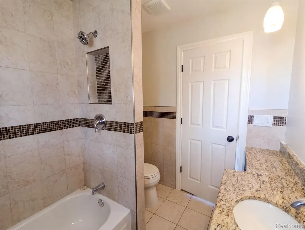 8507 Darlene Street Warren City, MI 48093